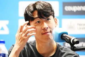 Son Heung Min chia tay Tottenham