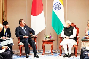 Hai Thủ tướng Nhật Bản (trái) và Ấn Độ gặp gỡ bên lề một sự kiện quốc tế năm 2024. Ảnh: KANTEI.GO.JP