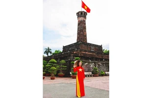 Xuống phố với thời trang yêu nước