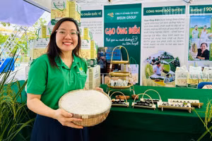 Cuộc thi thu hút 28 đơn vị tham gia với 28 mẫu gạo, trong đó tỉnh Cà Mau có 13 đơn vị góp mặt, với 10 hợp tác xã và 3 doanh nghiệp. (Ảnh: TRỌNG DUY)