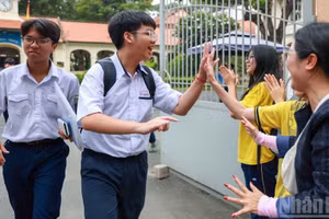 Thí sinh rạng rỡ sau khi hoàn thành môn thi cuối cùng là môn Toán.