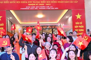 Cử tri Tổ bầu cử số 21 thuộc Đơn vị bầu cử số 7, phường Tây Hồ, Hà Nội.