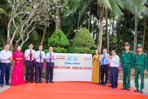 Lãnh đạo Thành ủy, Ủy ban nhân dân Thành phố Hồ Chí Minh, đặc khu Côn Đảo và lãnh đạo Báo Người lao động tại lễ khánh thành.