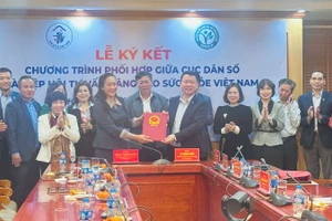 Quang cảnh lễ ký chương trình phối hợp giữa hai đơn vị