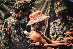 Một ảnh trong bộ ảnh "Chốt kiểm soát bảo vệ biên giới phòng chống Covid-19" của tác giả Huỳnh Văn Truyền (Đà Nẵng), đoạt giải Nhất Cuộc thi ảnh "Tự hào một dải biên cương" lần thứ I. 