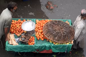 Lũ lụt do mưa lớn bất thường gây ảnh hưởng nghiêm trọng tới đời sống người dân Pakistan, hồi tháng 8/2024. (Ảnh: Xinhua)