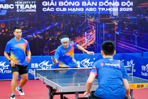 Giải bóng bàn đồng đội các câu lạc bộ Thành phố Hồ Chí Minh năm 2026 khởi tranh sáng 24/4 được đầu tư hệ thống trang thiết bị thi đấu và sân khấu phụ trợ hoành tráng, giúp tăng tính hấp dẫn, nâng cao tinh thần thi đấu cho các vận động viên.