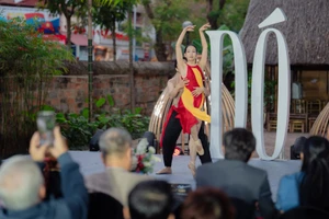 Trích đoạn "Dó" tại cuộc họp báo.