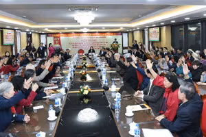 Cử tri Tổ dân phố số 6, phường Ba Đình nhất trí giới thiệu người ứng cử đại biểu Quốc hội khóa XVI. (Ảnh: DUY LINH)