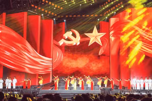 Chương trình nghệ thuật đặc biệt Hòa nhạc Ánh sáng - Chào năm mới 2026 do Báo Nhân Dân phối hợp Ủy ban nhân dân thành phố Hà Nội tổ chức. (Ảnh: THẾ ĐẠI)