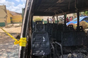 Hiện trường một vụ tấn công nhà tù ở Abuja, Nigeria. (Ảnh: Xinhua)