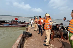 Lãnh đạo Công an tỉnh Phú Thọ trực tiếp có mặt tại hiện trường chỉ đạo công tác cứu hộ, cứu nạn.