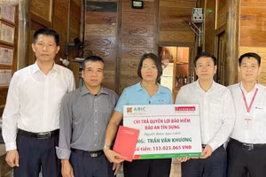 ABIC chi nhánh Sơn La chi trả quyền lợi bảo hiểm Bảo an tín dụng.
