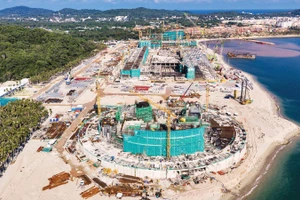 Công trình phục vụ Hội nghị APEC 2027 đang được thi công cầm chừng.