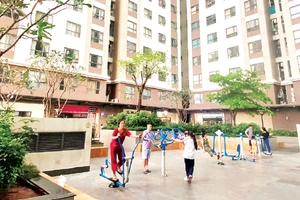 Chung cư Green River (thuộc dự án nhà ở xã hội Hưng Phát), phường Bình Đông với nhiều tiện ích phục vụ cộng đồng dân cư, trong đó có các hộ dân thuộc diện giải tỏa những dự án chỉnh trang đô thị.