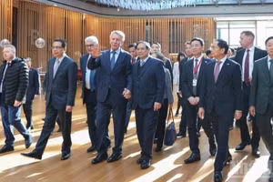 Thủ tướng Phạm Minh Chính cùng Đoàn đại biểu cấp cao Việt Nam đến thăm, làm việc với tập đoàn Novatek. (Ảnh: VGP)