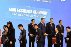 Ngày 29/5, trong khuôn khổ Diễn đàn Kết nối Công nghệ Việt Nam-Singapore 2026 (Vietnam-Singapore Tech Connect Forum 2026), ngay sau bài phát biểu quan trọng của Tổng Bí thư, Chủ tịch nước Tô Lâm, đã diễn ra Lễ trao các văn kiện hợp tác giữa các doanh nghiệp công nghệ của hai nước.