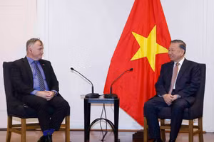 Tổng Bí thư, Chủ tịch nước Tô Lâm tiếp ông Craig Bradshaw, Giám đốc điều hành Công ty EQ Resources Limited (Australia). (Ảnh: TTXVN)