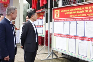 Chủ tịch Ủy ban nhân dân thành phố Đà Nẵng Phạm Đức Ấn đã đi kiểm tra thực tế công tác bầu cử tại phường Hòa Khánh.