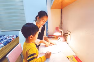 Dù không được khuyến khích, nhưng nhiều phụ huynh vẫn quyết định cho con học chữ trước khi vào lớp 1.