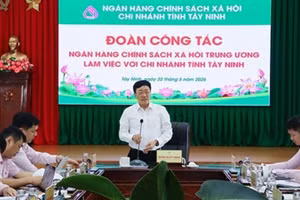Tổng Giám đốc Ngân hàng Chính sách xã hội Dương Quyết Thắng phát biểu chỉ đạo tại buổi làm việc với chi nhánh Ngân hàng Chính sách xã hội tỉnh Tây Ninh.