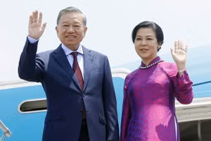 Tổng Bí thư, Chủ tịch nước Tô Lâm và Phu nhân rời Hà Nội, lên đường thăm chính thức Thái Lan. (Ảnh: TTXVN)