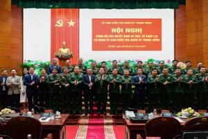 Đại tướng Nguyễn Trọng Nghĩa cùng các đại biểu tại hội nghị.