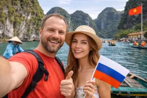 Du khách Nga thích thú với phong cảnh Việt Nam. (Ảnh: Tourprom) 
