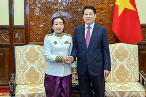 Chủ tịch nước Lương Cường tiếp Đại sứ đặc mệnh toàn quyền Vương quốc Campuchia. (Ảnh: THỦY NGUYÊN)