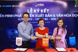 Lãnh đạo 3 đơn vị sáng lập Liên minh Phát triển xuất bản và văn hóa đọc Việt Nam tại lễ ký kết.