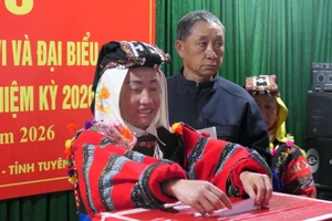 Cử tri thôn Lô Lô Chải, xã Lũng Cú, tỉnh Tuyên Quang đi bầu cử đại biểu Quốc hội khóa XVI và Hội đồng nhân dân các cấp, nhiệm kỳ 2026-2031.