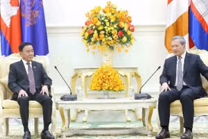 Thường trực Ban Bí thư Trần Cẩm Tú hội kiến Thủ tướng Campuchia Hun Manet. (Ảnh: TTXVN)