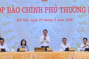 Bộ trưởng, Chủ nhiệm Văn phòng Chính phủ Đặng Xuân Phong, người phát ngôn của Chính phủ, chủ trì họp báo Chính phủ thường kỳ tháng 7/2026. (Ảnh: VGP/Nhật Bắc)
