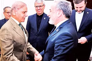 Thủ tướng Pakistan Shehbaz Sharif gặp Bộ trưởng Ngoại giao Iran Abbas Araghchi tại Islamabad.