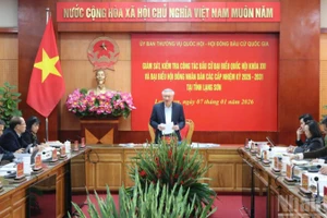 Đồng chí Nguyễn Hòa Bình, Ủy viên Bộ Chính trị, Phó Thủ tướng Thường trực Chính phủ, Phó Chủ tịch Hội đồng Bầu cử quốc gia cùng đoàn công tác có buổi làm việc với tỉnh Lạng Sơn.