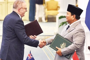 Hai nhà lãnh đạo Australia và Indonesia ký hiệp ước an ninh.
