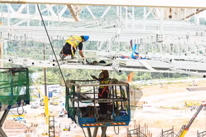 Đơn vị thi công lắp đặt 25.000 tấn thép tại Nhà ga T2 Cảng Hàng không quốc tế Phú Quốc.