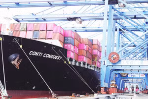 Bộ Công thương sẽ tiếp tục thúc đẩy xuất khẩu trong những tháng cuối năm, hỗ trợ doanh nghiệp tận dụng hiệu quả các hiệp định thương mại tự do (FTA). (Ảnh: KHIẾU MINH)