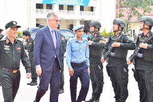 Đoàn công tác của LHQ thăm Trung tâm Huấn luyện cảnh sát gìn giữ hòa bình. Ảnh: SAN LÊ