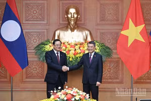 Thủ tướng Lê Minh Hưng và Thủ tướng nước Cộng hòa Dân chủ Nhân dân Lào Sonexay Siphandone.