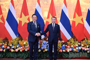 Thủ tướng Lê Minh Hưng và Thủ tướng Vương quốc Thái Lan Anutin Charnvirakul.