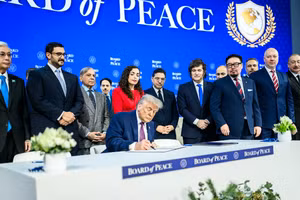 Tổng thống Mỹ Donald Trump chủ trì Lễ ký Hiến chương Hội đồng Hòa bình tại Davos, Thụy Sĩ. (Ảnh: Nhà trắng)