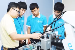 Đào tạo nguồn nhân lực chất lượng cao để đón đầu cho phát triển khoa học công nghệ. Ảnh: NGUYỆT ANH