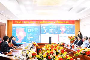 Ủy ban Kiểm tra Trung ương vận hành Trung tâm Điều hành giám sát, kiểm tra trên môi trường số. Ảnh: MINH NGỌC