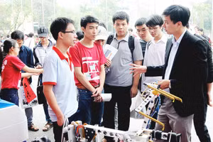 Cấp học bổng Chính phủ cho sinh viên học ngành STEM