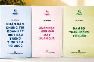  Ra mắt tủ sách "Vinh quang Hồ Chí Minh"