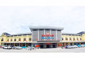 Ga Hà Nội xứng đáng được ghi nhận như một di sản của ngành đường sắt, của lĩnh vực giao thông. Ảnh: KHIẾU MINH