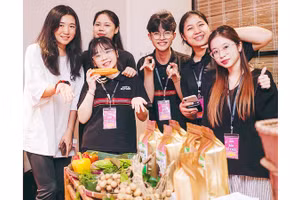 Nhóm dự án "Cơ Tu Gether: Một vòng bản nhỏ, ngàn câu chuyện lớn”.