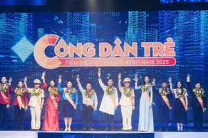 Thành phố Hồ Chí Minh tuyên dương 12 gương Công dân trẻ tiêu biểu năm 2025. Ảnh: Thành đoàn Thành phố Hồ Chí Minh cung cấp