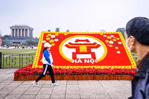 Thảm hoa được trang trí trước Lăng Chủ tịch Hồ Chí Minh.